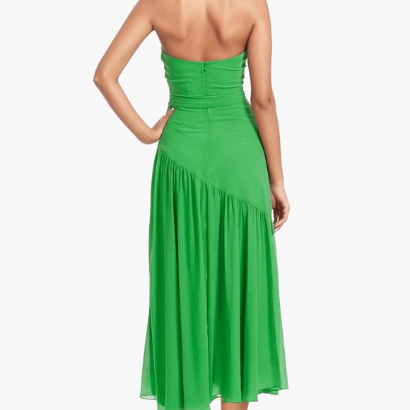 Belle Badgley MischkaMalia Halter
Neckline A-Line Midi Dress - Picture 2 of 6